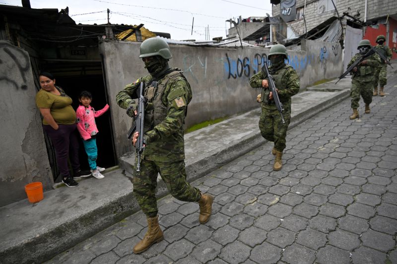  Ecuador arrests hundreds in bid to halt eruption of gang-based violence