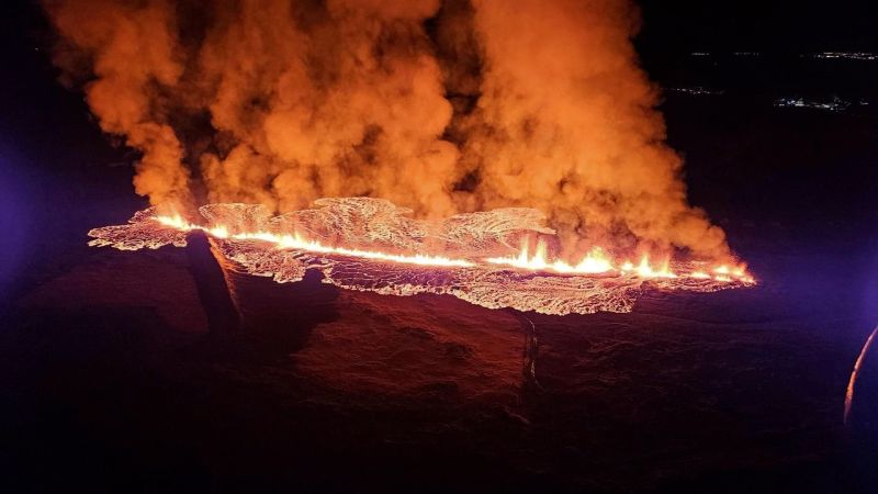  Icelandic volcano erupts as fishing town ordered to evacuate again