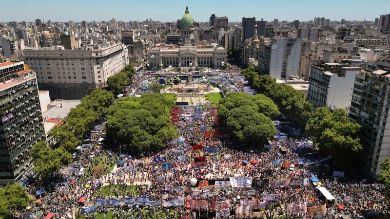  Argentine unions hold general strike against new leader Milei’s austerity policies