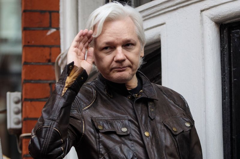  Julian Assange makes last-ditch attempt in UK court to avoid extradition to the US