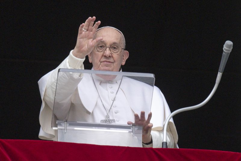  Pope sparks anger after saying Ukraine should have the ‘courage of the white flag’ and negotiate