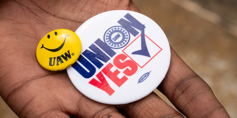  Volkswagen workers in Tennessee vote to join UAW in historic win for union